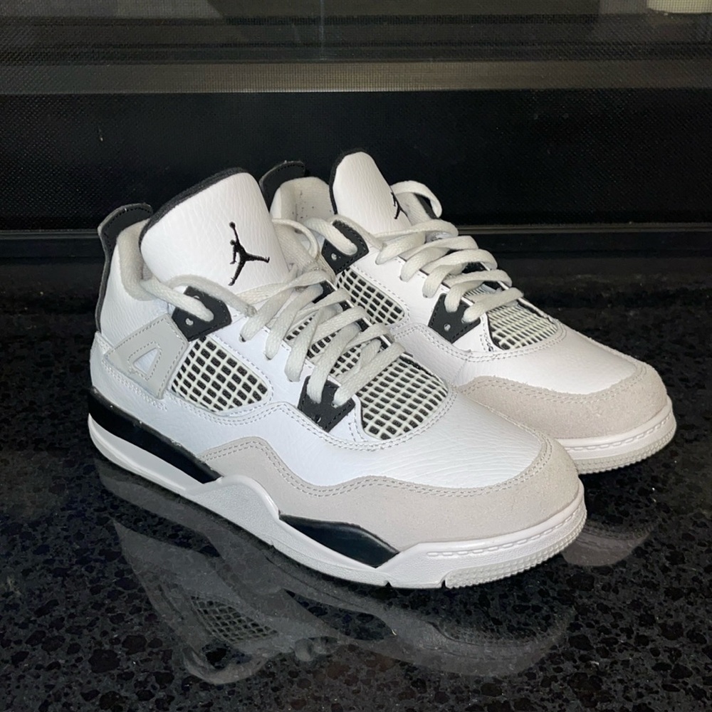Jordan Retro 4 Military Black